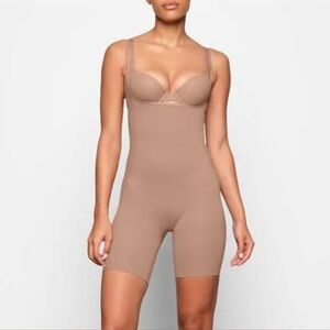 NWOB- Skims Seamless Sculpt Open Bust Shortie Bodysuit in Clay Size 2x